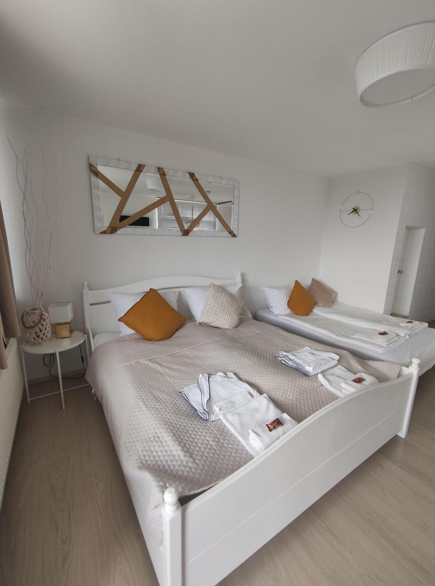 Pools, Sauna Und Balkon Mit Panoramablick سانكت انجلمار المظهر الخارجي الصورة